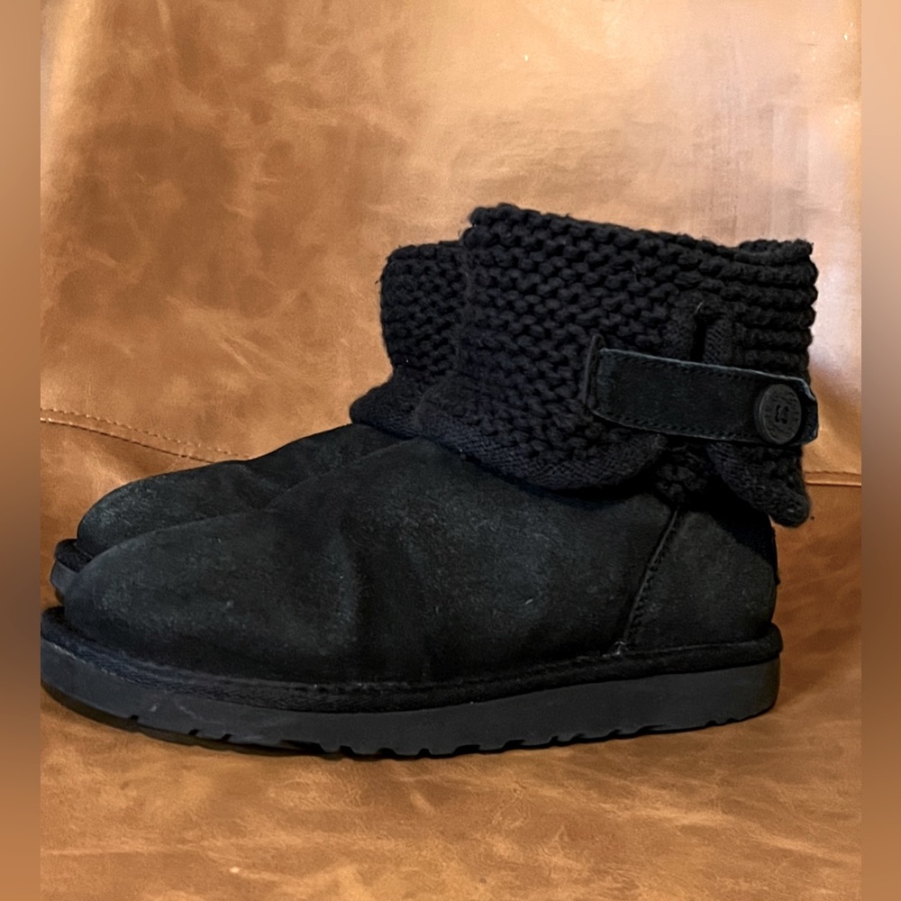 UGG Kids Shaina ankle boots size 4 Youth